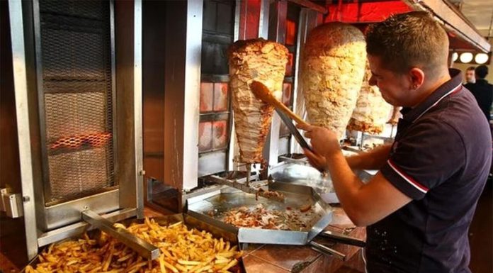 Shaorma a fost detronată. Produsul pe care românii îl comandă o dată la 4 secunde. În 2025 s-au vândut aproape 8 milioane de porţii