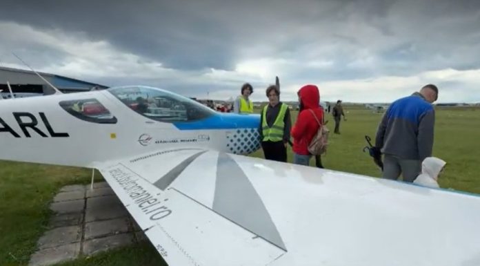 Atmosferă „de Top Gun” pe aerodromul din Sibiu. „Șoimii României” au făcut spectacol pe cer
