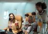Băutura pe care însoțitorii de bord o comandă mereu când călătoresc cu avionul. Ce beneficii are