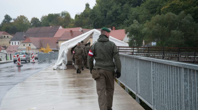 Militarii austrieci pot purta părul lung, prins în coc sau coadă, după o decizie a Curții Constituționale