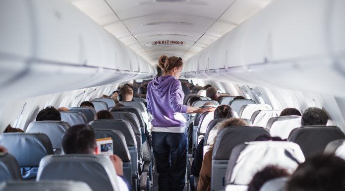 Locurile din avion pe care ar trebui să le eviți pentru a nu-ți strica experiența de zbor. Explicațiile specialiștilor