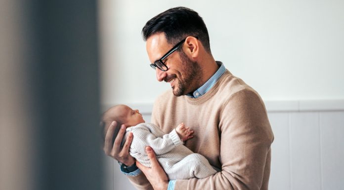 Concediul paternal în 2026. Care sunt drepturile pe care tații le au în România