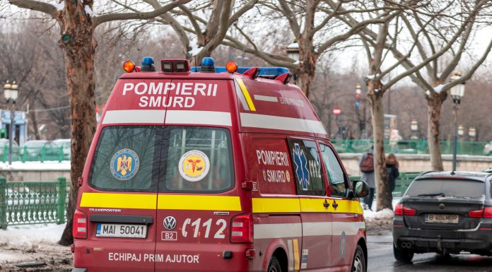 Doi copii căzuți într-un lac din Chitila. Unul e conștient, pentru al doilea au început să se aplice măsuri de resuscitare
