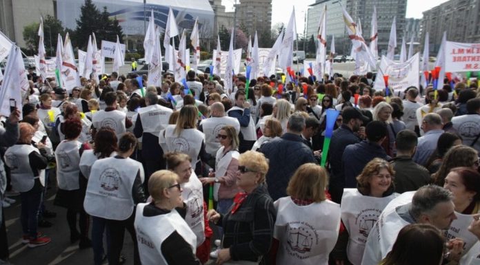Grefierii și personalul auxiliar din Justiție anunță proteste și oprirea activității după noua lege a salarizării: „Sistemul riscă un nou val de litigii”