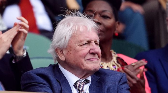 Sir David Attenborough, unul dintre oamenii care au călătorit cel mai mult din istorie, împlineşte 100 de ani
