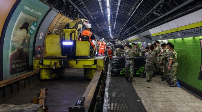 Scenariu de război în Europa: trupele britanice se pregătesc în metroul din Londra pentru o posibilă confruntare cu Rusia