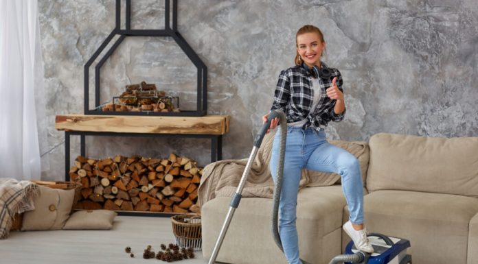 Răzbunarea leneșilor: Dai cu aspiratorul? Urci scările? Felicitări, tocmai ți-ai prelungit viața
