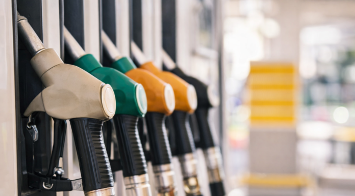 INS: Cifra de afaceri din comerțul cu carburanți a crescut cu 33% în martie