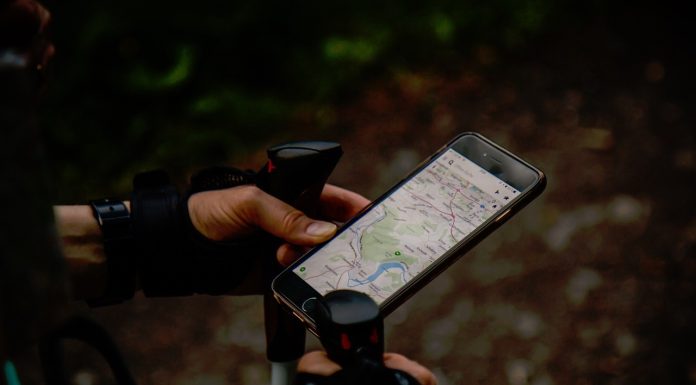 Cum știe telefonul unde ești: GPS-ul explicat simplu