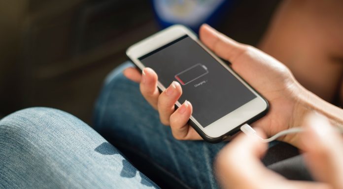 Cum funcționează bateria telefonului și ce se degradează în timp