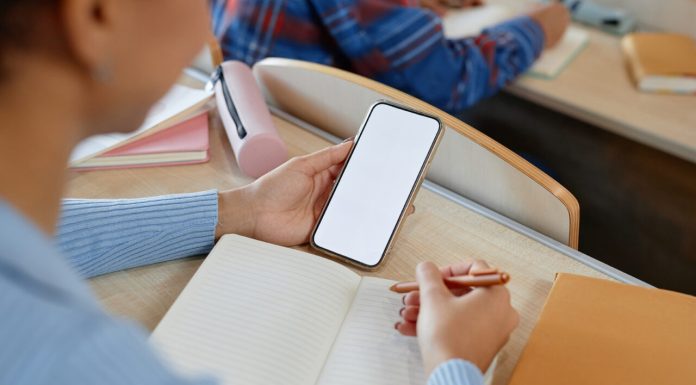 Psihologii sunt de acord: Persoanele care își țin telefonul pe silențios au o trăsătură de personalitate comună
