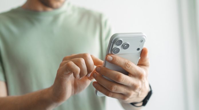 Românii primesc SMS-uri false cu amenzi rutiere neplătite. Oamenii, amenințați că vor fi penalități