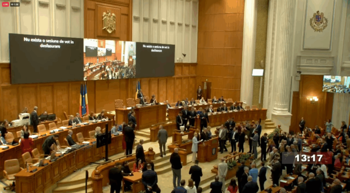 Tensiuni la votul pe moțiunea de cenzură Bolojan. “Unde este prezent? Să îl vedem”