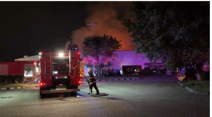 Incendiu la depozitul TeraPlast din Chiajna – Valoarea pagubelor, estimată la 150.000 de euro / Anunţul companiei