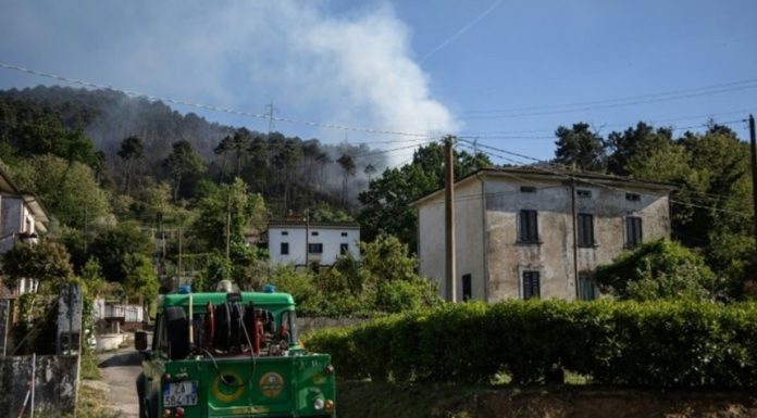 Aproximativ 3.500 de persoane evacuate de armată şi poliţie în centrul Italiei, în urma unui incendiu de pădure în Toscana, care a devastat peste 800 de hectare