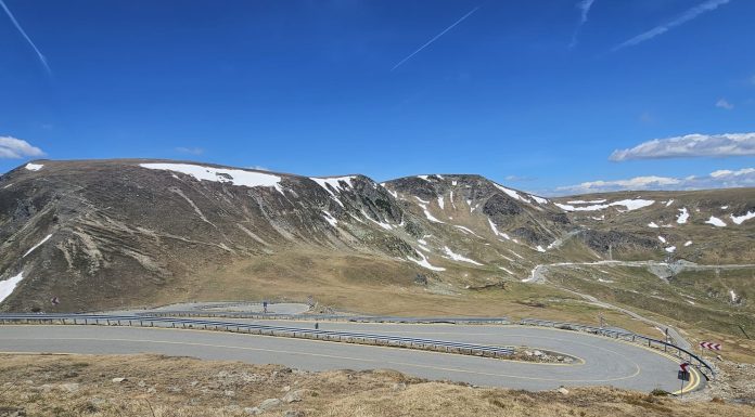 Se redeschide circulația pe Transalpina. Intervalul în care nu se va putea conduce pe drumul montan