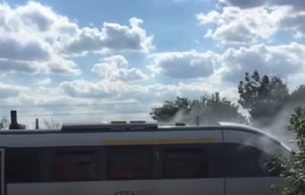 Locomotivă în flăcări pe Valea Oltului! Călătorii, evacuați
