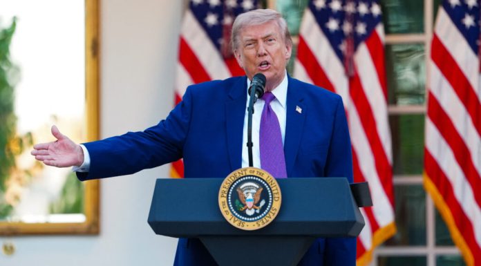 Trump, înainte de plecarea în China: „Nu mă gândesc la situația financiară a americanilor, nu mă gândesc la nimeni”