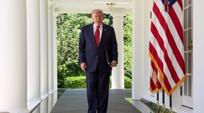 Trump anunţă un armistiţiu de trei zile, începând de sâmbătă, şi un schimb de câte 1.000 de prizonieri între Rusia şi Ucraina. ”Să sperăm că ăsta e începutul sfârşitului unui război foarte lung, sângeros şi greu”. Zelenski ”autorizează” prin decret defila