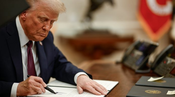 Donald Trump declară într-o scrisoare adresată Congresului că ostilităţile împotriva Iranului sunt „încheiate“