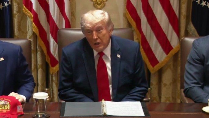 AFP: Donald Trump ameninţă că va „spulbera” Omanul, într-un moment de aparentă confuzie. El a confundat Iranul şi cu Venezuela