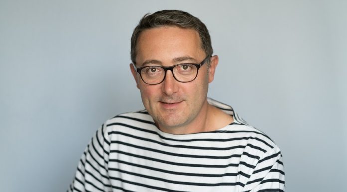Tudor Giurgiu: Orice guvern normal la cap dintr-o ţarǎ al cǎrei regizor câştigǎ al doilea Palme d’Or ar trebui sǎ se preocupe, nu de decoraţii şi mesaje sforǎitoare, ci de asigurarea unui buget decent de reprezentare la campania pentru premiile Oscar