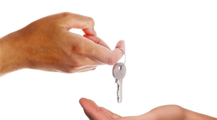 Reguli noi pentru românii care închiriază locuințe prin Airbnb și Booking. Ce taxe vor trebui să plătească și ce greșeli fac