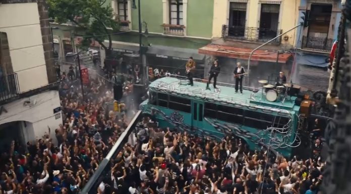 U2 a filmat pe străzile din Ciudad de Mexico videoclipul single-ului lor „Street of Dreams”/ VIDEO