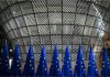 Uniunea Europeană îl convoacă pe însărcinatul rus cu afaceri în urma unor ameninţări cu privire la diplomaţii de la Kiev. Bruxellesul denunţă ”o escaladare inacceptabilă” şi anunţă că Delegaţia UE rămâne în capitala Ucrainei