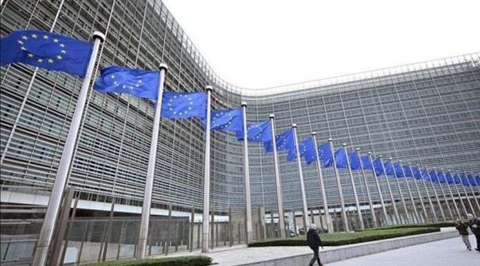 UE eşuează să adopte o reformă a politicii migraţiei menită să înfiinţeze centre de expulzare a migranţilor în afara Uniunii. Statele membre şi Parlamentul European amână la 1 iunie negocierea ultimului punct de blocaj, data intrării în vigoare a legii