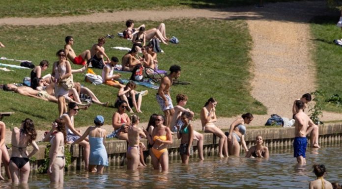 Nouă morţi prin înec în Regatul Unit, de la începutul caniculei. Cea mai caldă zi de mai înregistrată vreodată, marţi, de 35,1°C, la Londra. Îndemnuri la prudenţă