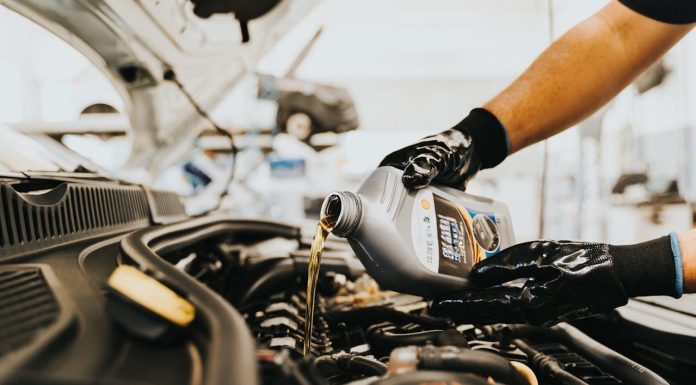 Criză de ulei sintetic auto. Service-urile, avertizate să-și facă stocuri