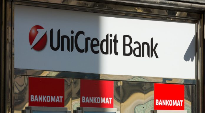 Şeful UniCredit: preluarea totală a Commerzbank nu este scenariul de bază