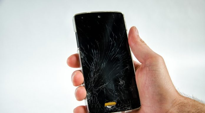 Folie de sticlă pentru smartphone: cum alegi una bună și de ce unele strică experiența tactilă