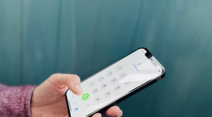 Cum poți afla dacă vorbești cu o inteligență artificială la telefon. Trucul explicat de un expert în tehnologie
