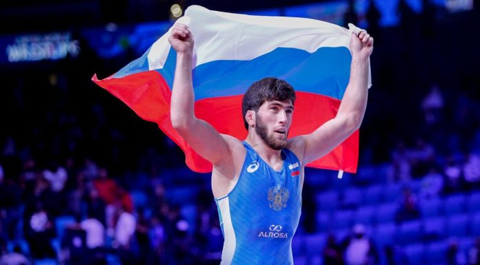 Luptătorii ruşi şi belaruşi pot concura sub steagurile lor naţionale, anunţă United World Wrestling