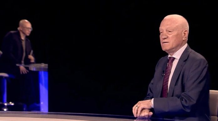 Valeriu Stoica crede că, dacă trece moţiunea, Ilie Bolojan mai poate avea o carieră politică. Însă, nu poate să spună acelaşi lucru şi despre PNL