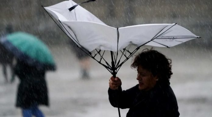 Vânt puternic și furtuni în următoarele două zile. Zonele vizate de avertizările ANM