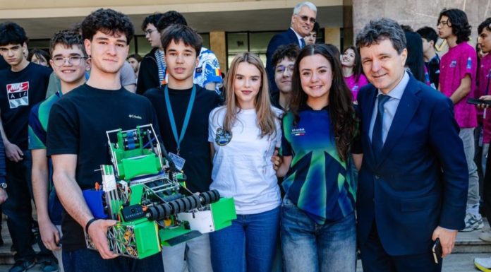 Echipa Velocity din Brăila a câștigat Campionatul Mondial de robotică din SUA. Nicușor Dan: ''România e mândră de voi!''