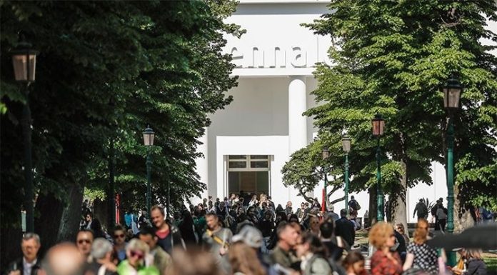 Juriul Bienalei de la Veneţia a demisionat în bloc din cauza participării Rusiei şi Israelului/ Organizatorii vor decerna premiile în noiembrie