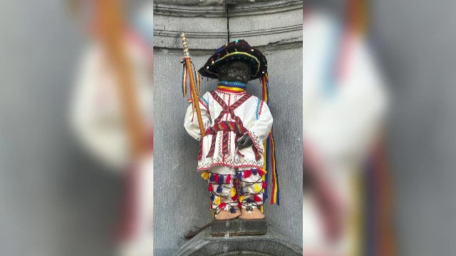 Celebra statuie din Bruxelles, Manneken Pis, a purtat un costum de călușar, de „Ziua Portului Tradițional Românesc”