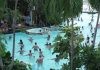 Relaxare la piscină în loc de mare sau munte. Weekendul a adus aglomerație în centrele spa de lângă București