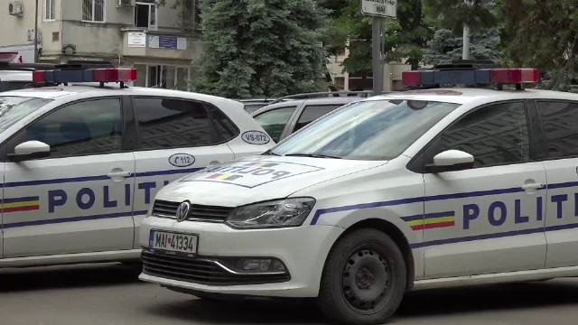 Bebeluș cu dizabilități, agresat de propria sa mamă. Pedeapsa primită de femeie din partea judecătorilor