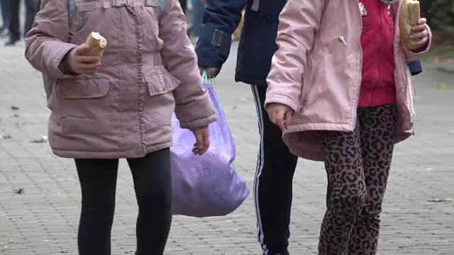 Peste 1.000 de elevi din Constanța vor primi mango în loc de lapte și corn. „E inclus în anexă”