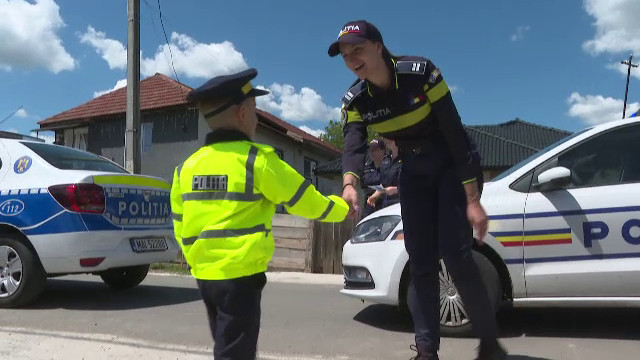 Un băiețel din Gorj a avut parte de cea mai mare surpriză de ziua lui. Polițiștii i-au bătut la ușă pentru a-i împlini visul