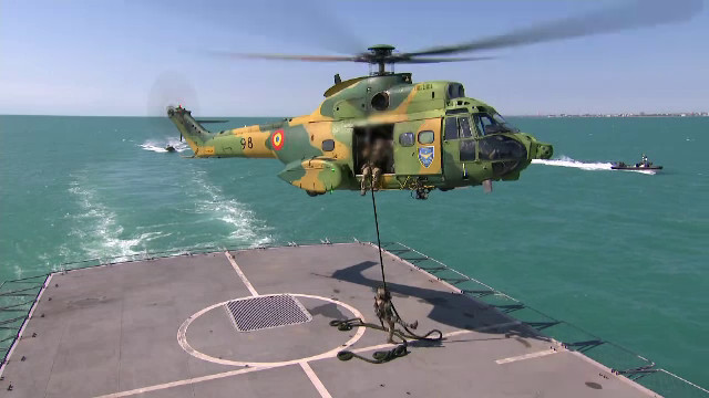 Asalt spectaculos asupra fregatei Mărășești. Forțele speciale NATO au simulat o operațiune de mare risc în largul Mării Negre