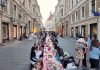Masă de 100 de metri în centrul Clujului. Sute de oameni au sărbătorit „Zilele orașului” cu mâncare adusă de acasă