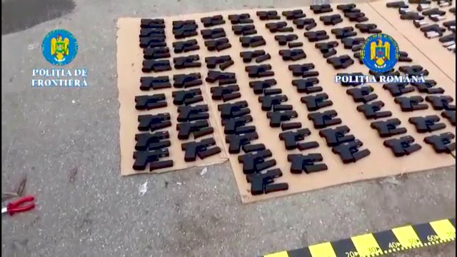 Piața neagră a armelor de foc explodează în România. Țările din care „importăm” tot mai mult „ghost guns”
