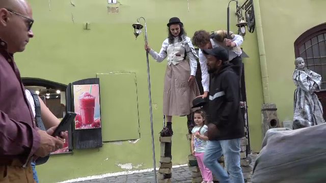 Mii de turiști la primul Carnaval în Cetate din Sighișoara. Hotelurile din oraș, aproape pline