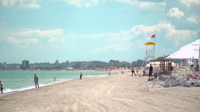 Litoralul, plin de turiști de Rusalii. Aproape 50.000 de oameni au luat cu asalt plajele de la Marea Neagră